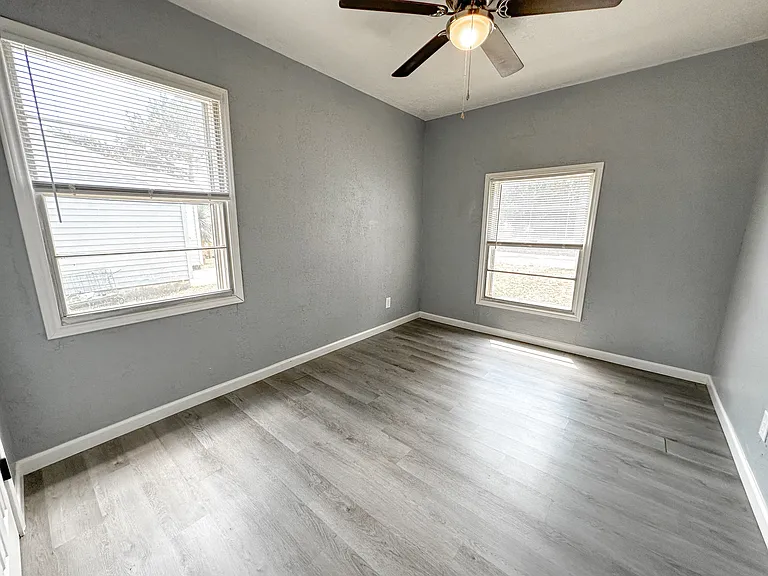 212 SW 23rd Pl — Photo 17