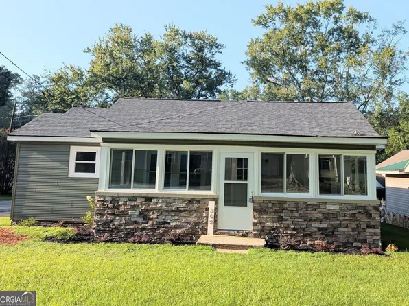 302 Pennsylvania Ave, Carrollton, GA 30117