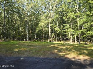 109 Oriole Ct, Hawley, PA 18428