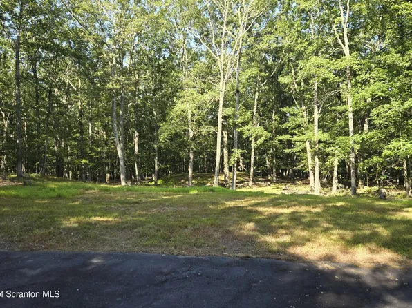 109 Oriole Ct, Hawley, PA 18428