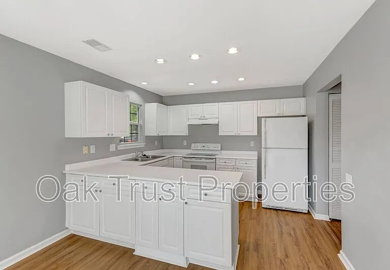 4834 Habersham Ln — Photo 6