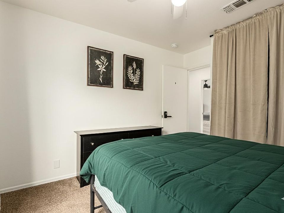 Very nice bedroom with reach in closet