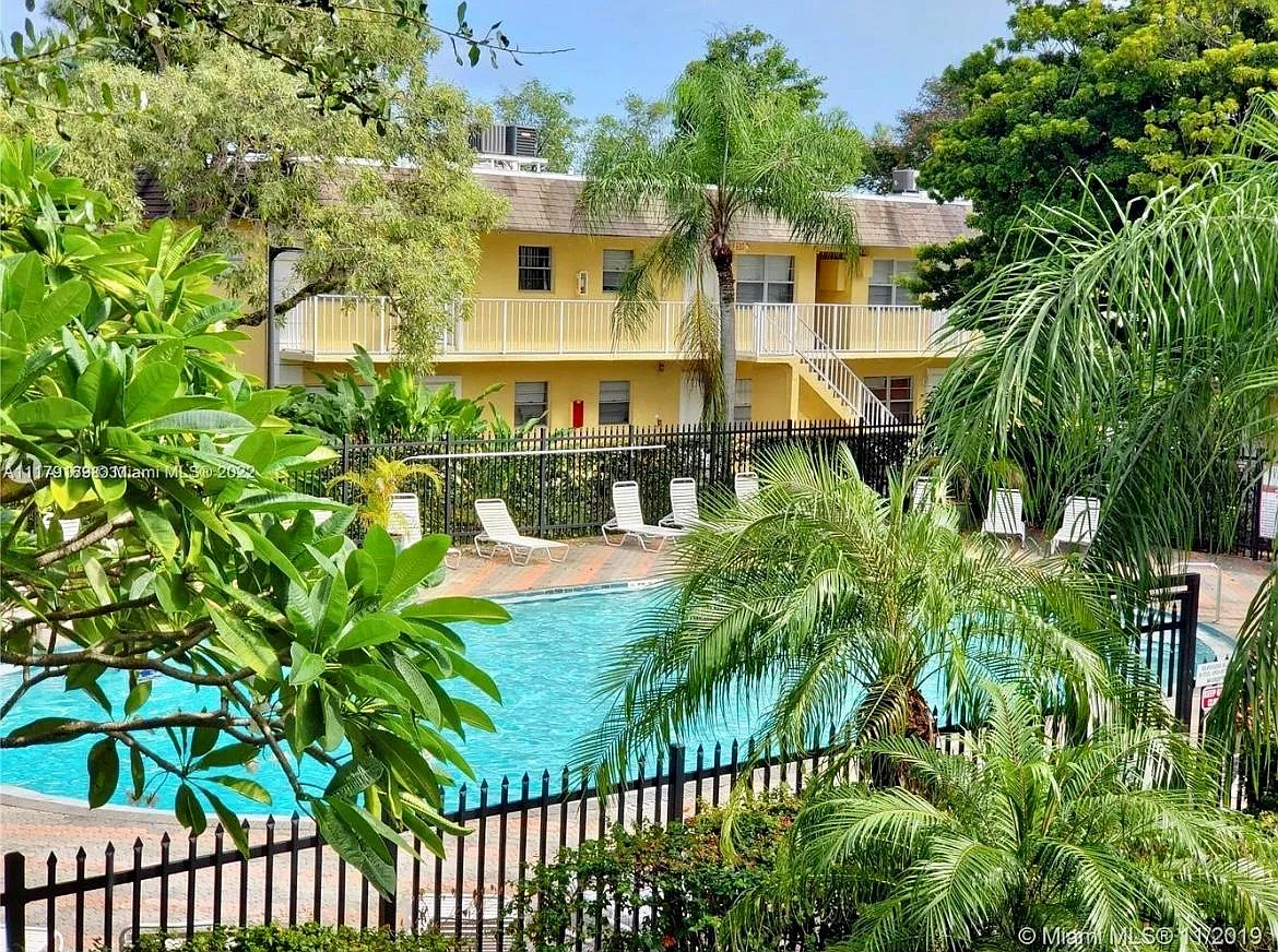 2 bed, 650 sqft, $1,720 — Photo 2