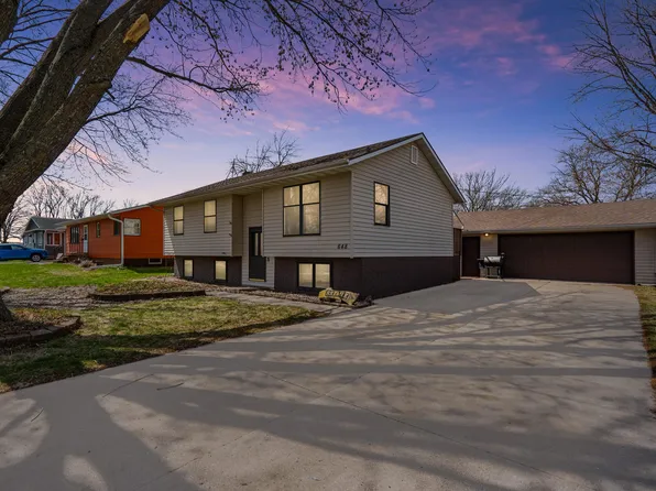 648 18th St, Nevada, IA 50201