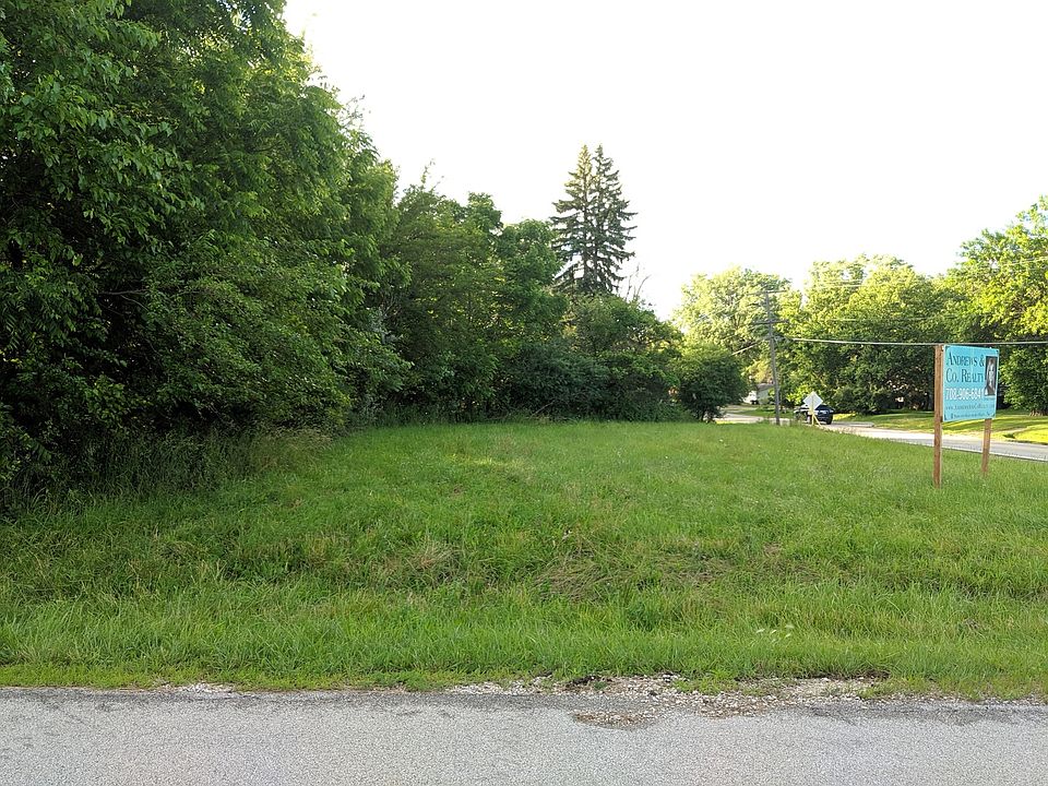2nd image of 1329 N Cedar Rd