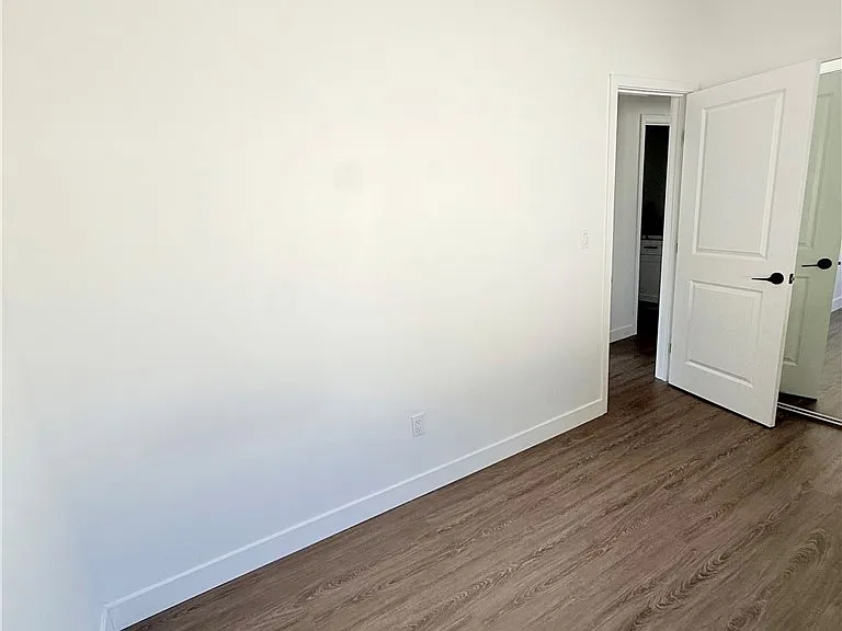 1664 Glen Ave — Photo 32