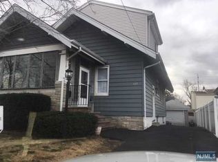 132 Roosevelt Ave, Hasbrouck Heights, NJ 07604
