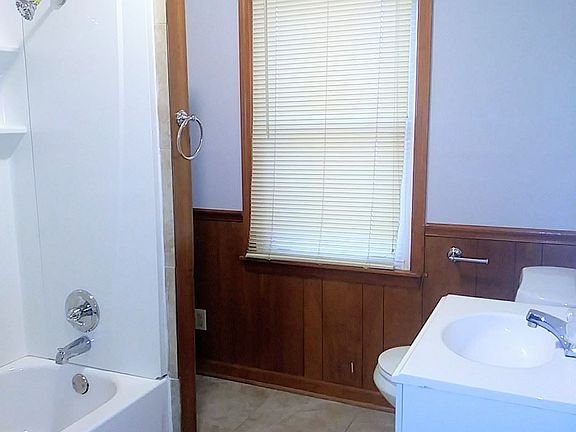 3rd image of 3662 E Mallory Ave