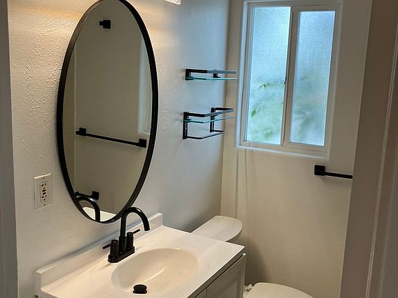 3rd image of 1935 Cloverfield Blvd APT 12
