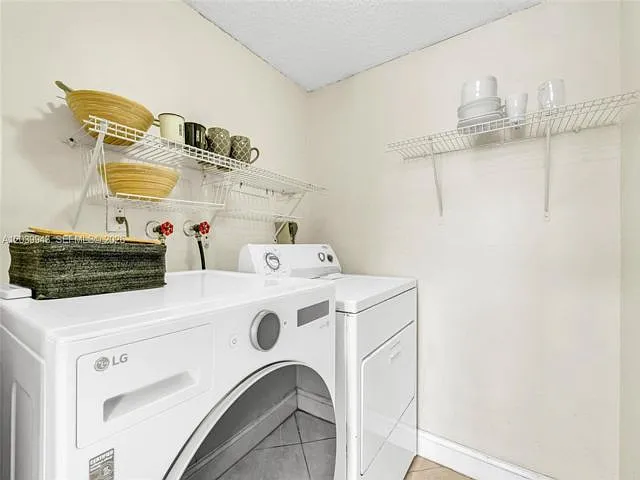 15311 SW 52nd Ter #15311 — Photo 4