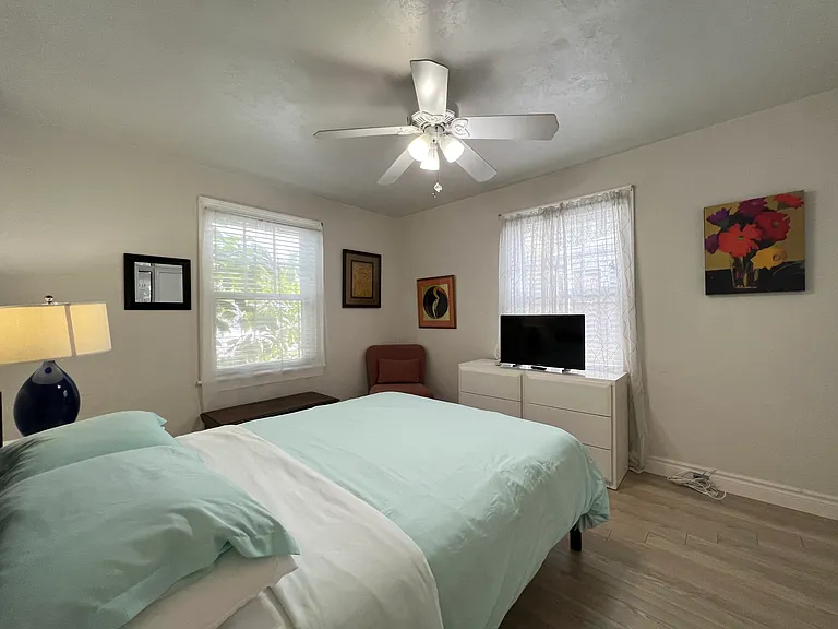 819 SW 9th Ter — Photo 20