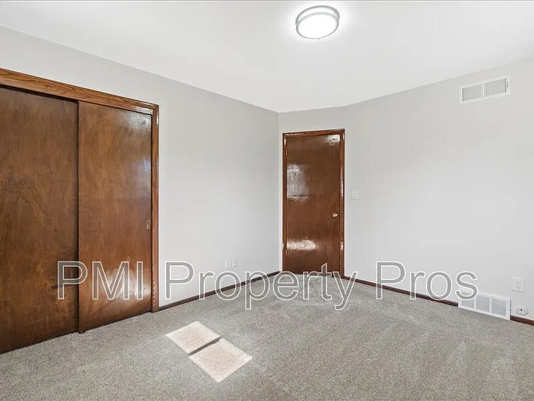 8148 S 88th St — Photo 27
