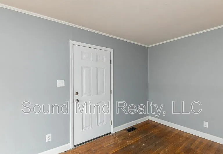 1729 Dallas St — Photo 4