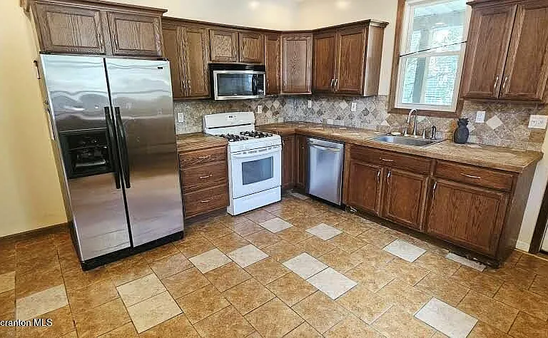 1631 Vine St — Photo 7