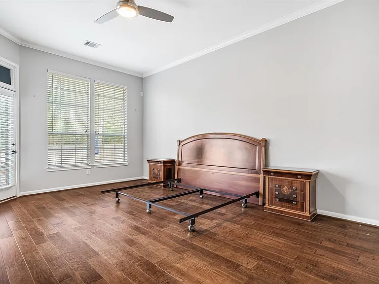 11 Winrock Pl — Photo 32
