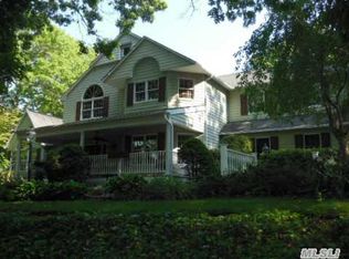 12 Saddlebrook Ln, Manorville, NY 11949