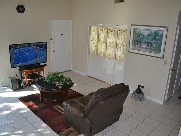 4th image of 815 Beaver Creek Way