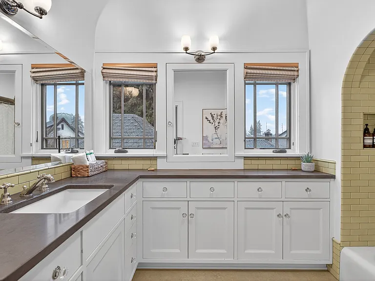 2028 NE Alameda Dr — Photo 16