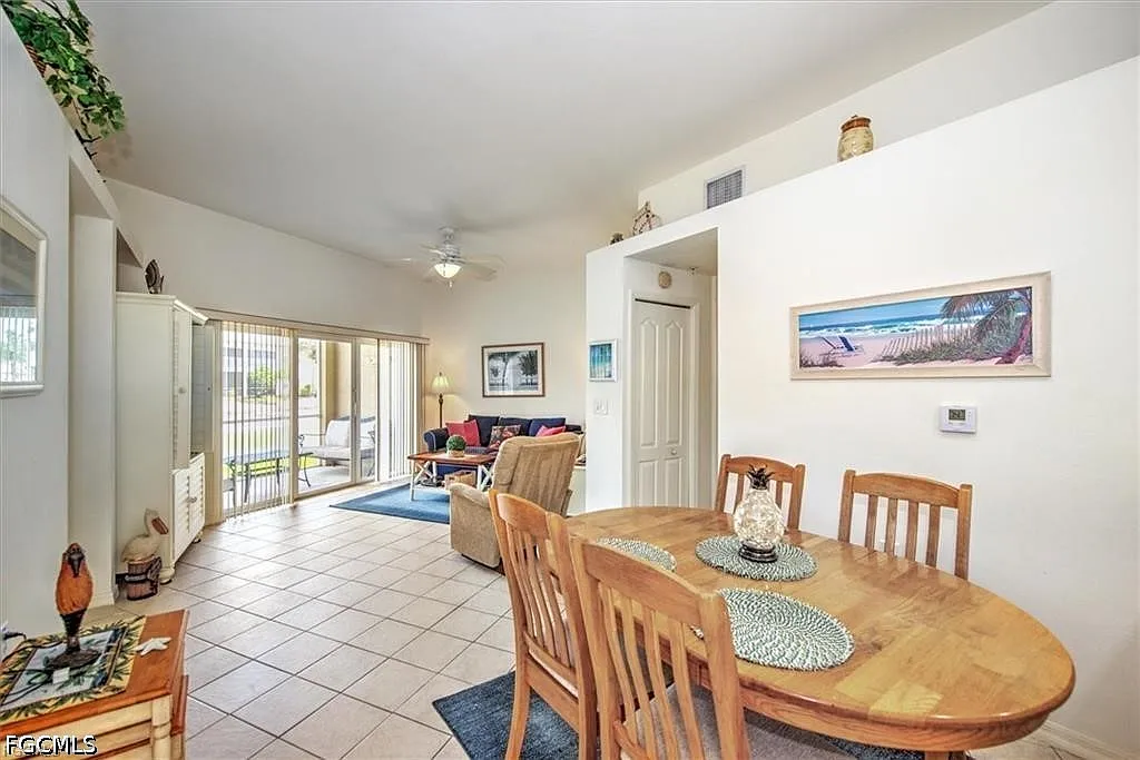 2 bed, 2.0 bath, 978 sqft, $1,300 — Photo 4