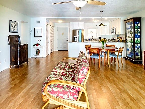 5th image of 105 4th Ave NE Unit 526