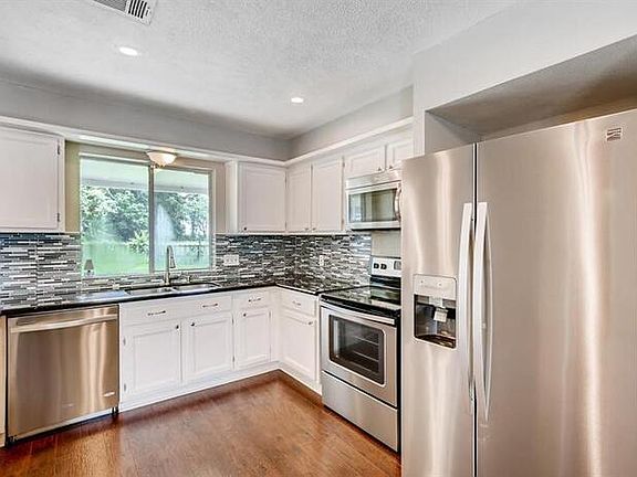 4th image of 1519 Hilton Head Dr