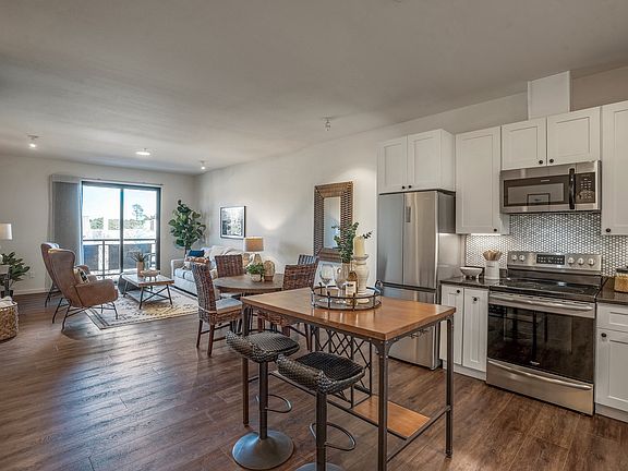4th image of 557 Oppenheimer Dr #306