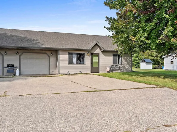 1150 Schabow St, Gresham, WI 54128