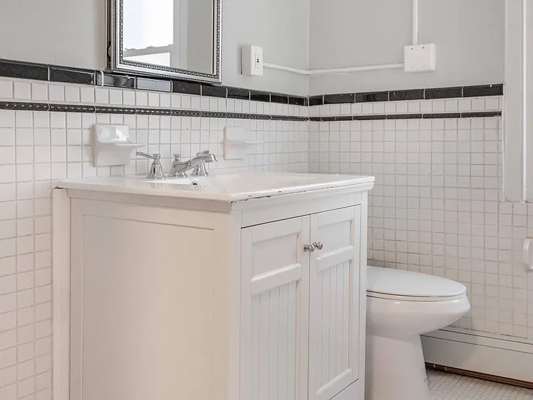 1712 Bolton St #2R — Photo 3