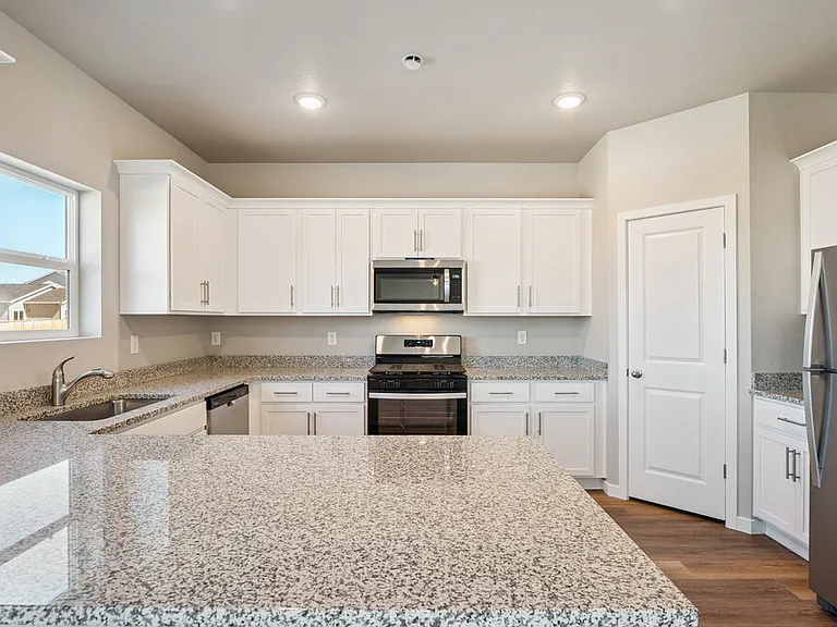 2140 Christina St — Photo 8