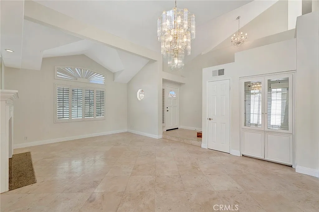 4 bed, 2027 sqft, $5,300 — Photo 2