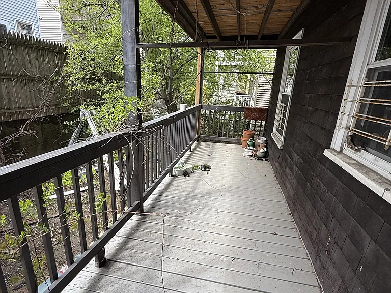 Lewis St — Photo 14