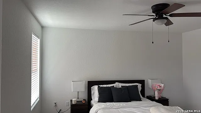 3 bed, 2.0 bath, 1402 sqft, $1,695 — Photo 3