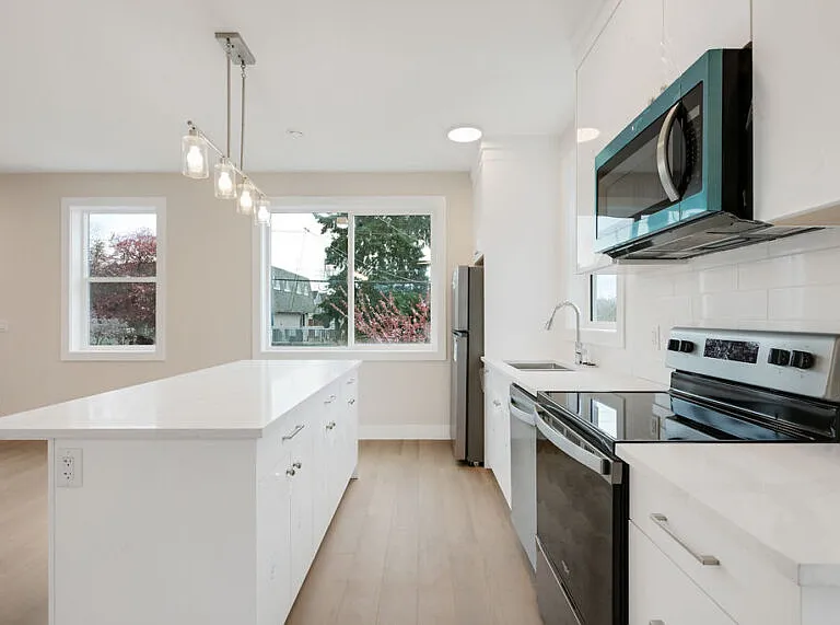 710 Catherine St — Photo 22