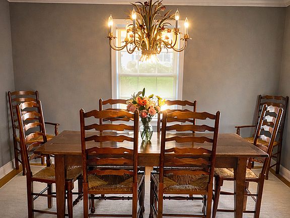 5th image of 10 Ludlow Manor