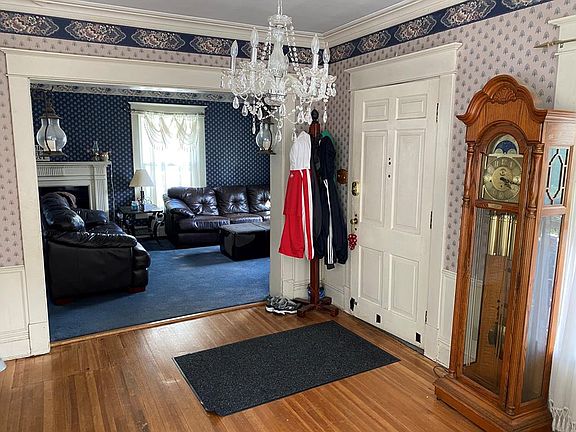 4th image of 326 Franklin St
