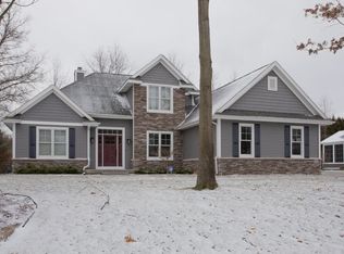 2562 Jefferson Dr, Stevensville, MI 49127