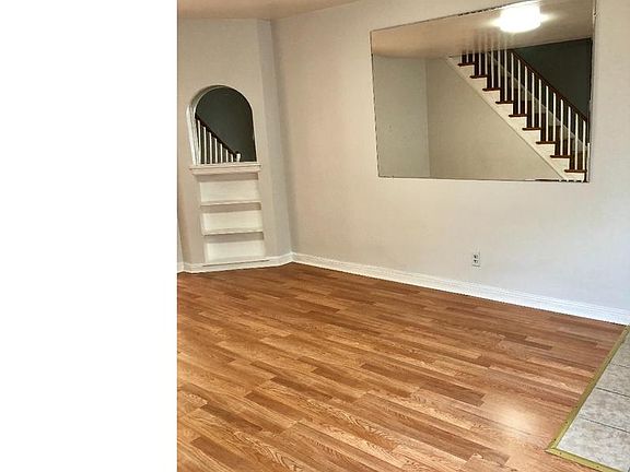 3rd image of 251 Devereaux Ave