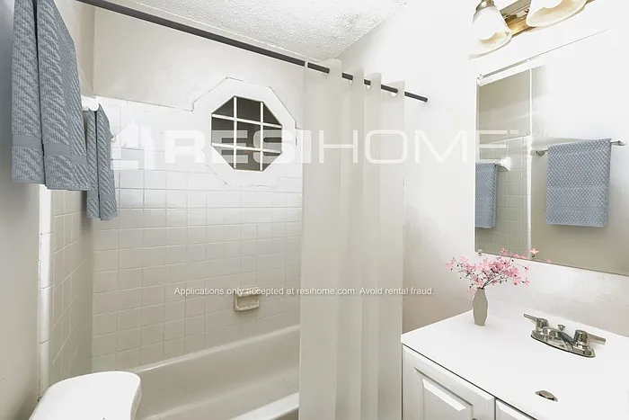 2592 Fairview Blvd — Photo 14