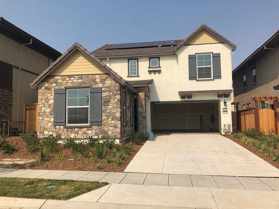 Casita located on the left side of the house.