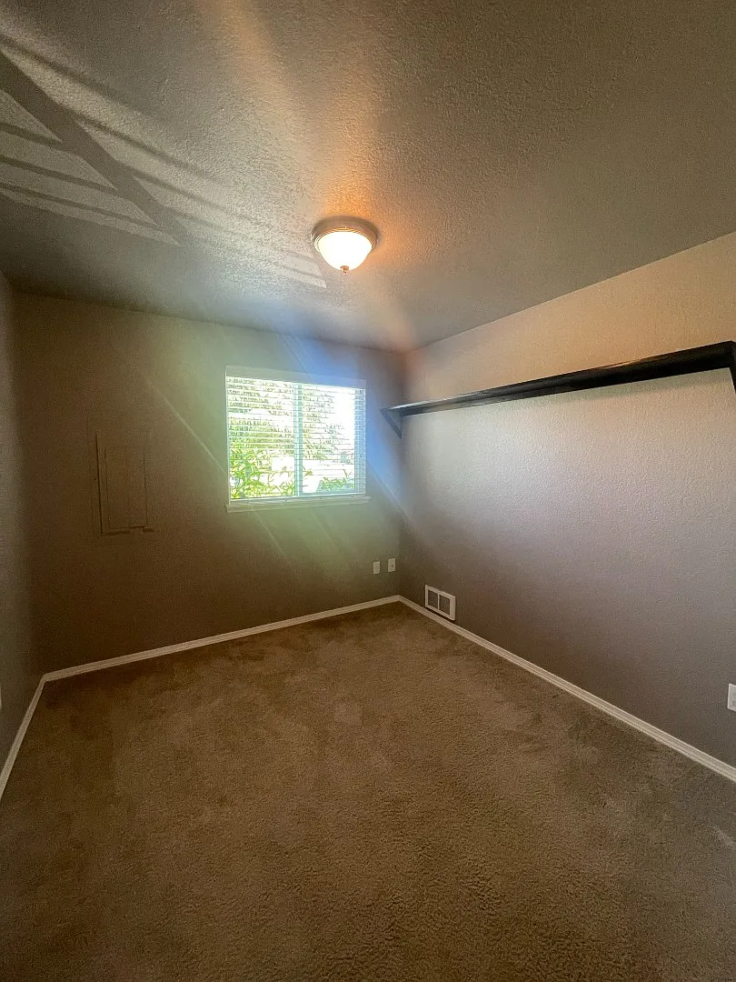 Cute 3 bedroom, 1 bath home located in The Meadows! — Photo 4