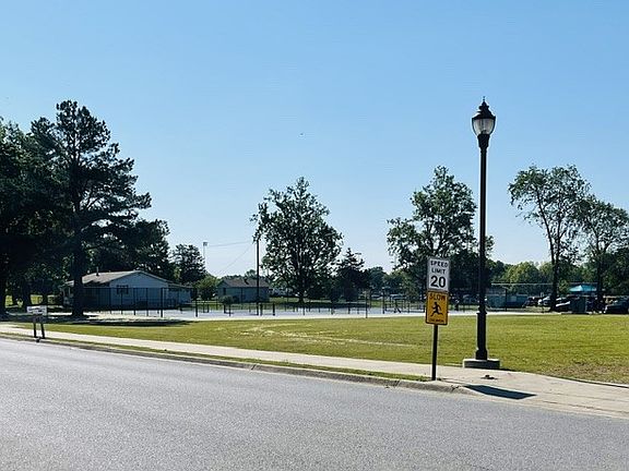 4th image of 121 E Veterans Pkwy