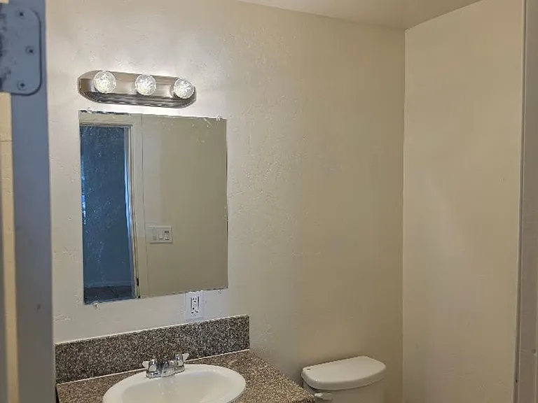 643 R St — Photo 6