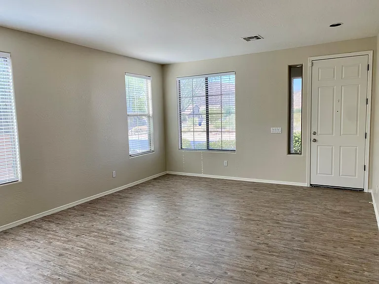 29525 N Smokey Ln — Photo 3