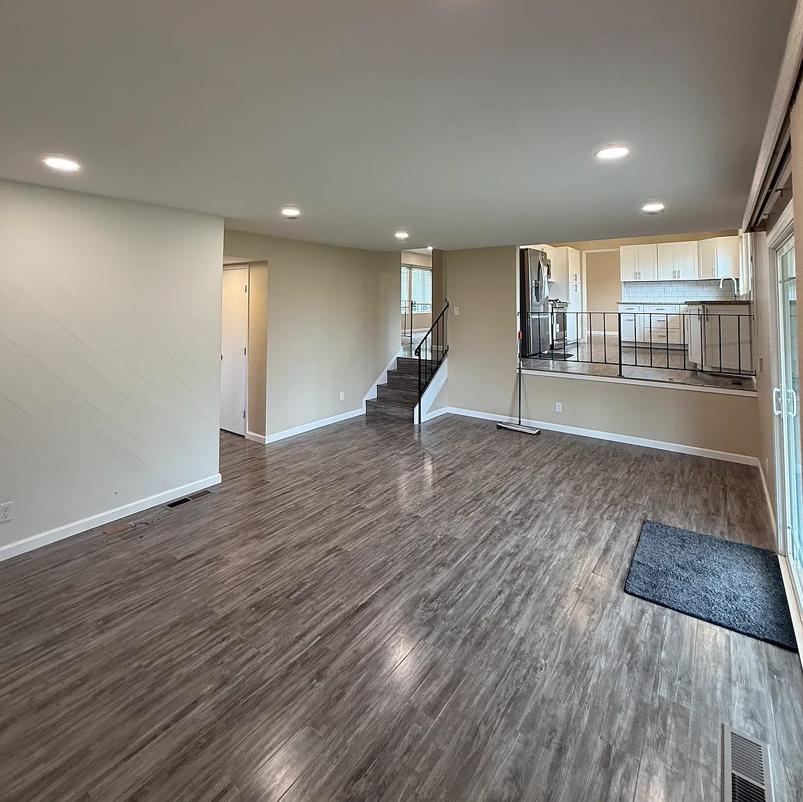 4 bed, 2.5 bath, 2140 sqft, $4,700 — Photo 3