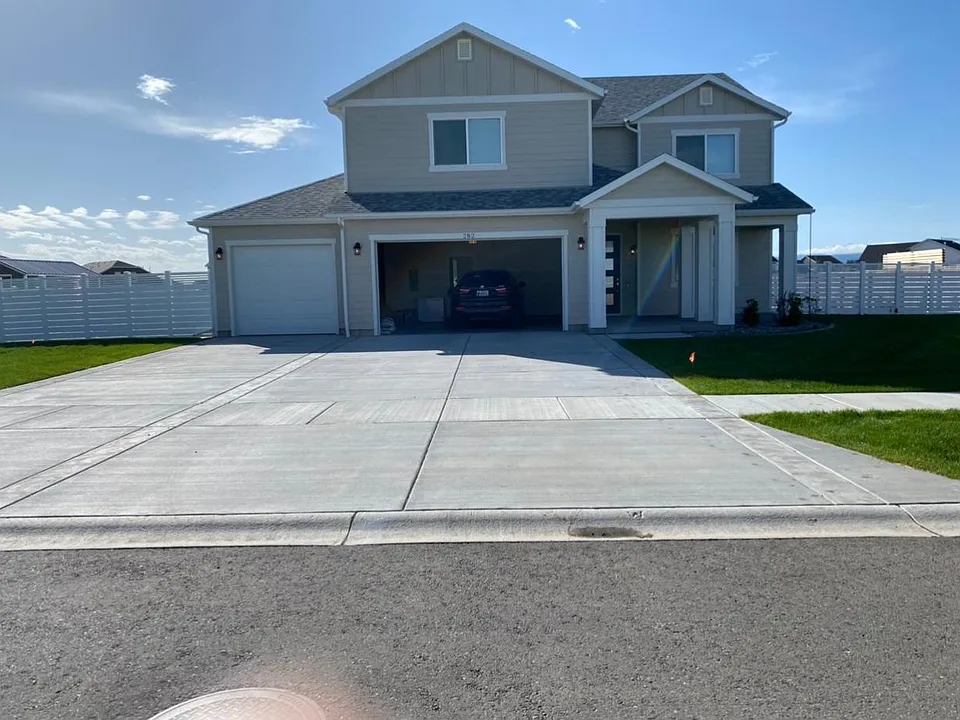 282 Cameron Loop