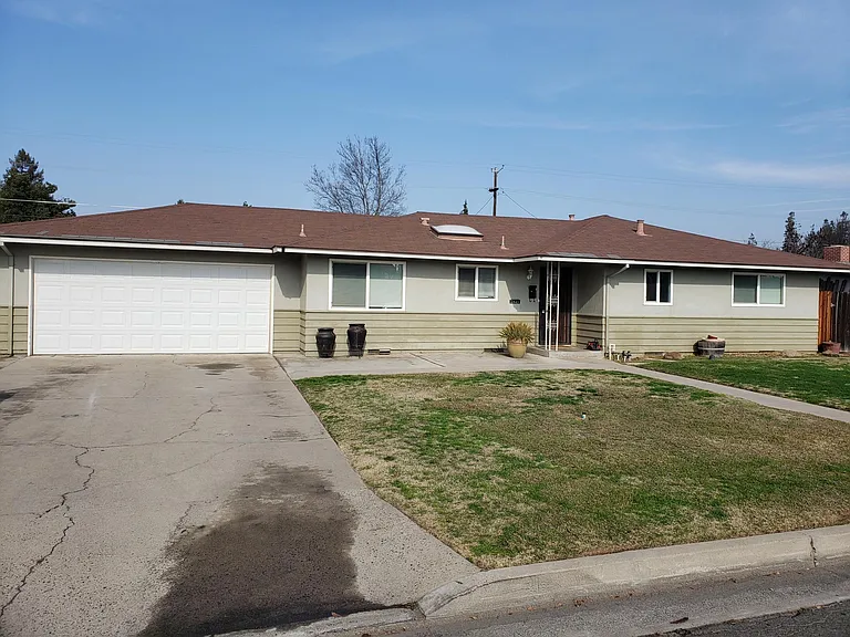1421 Roberts Ave — Photo 1