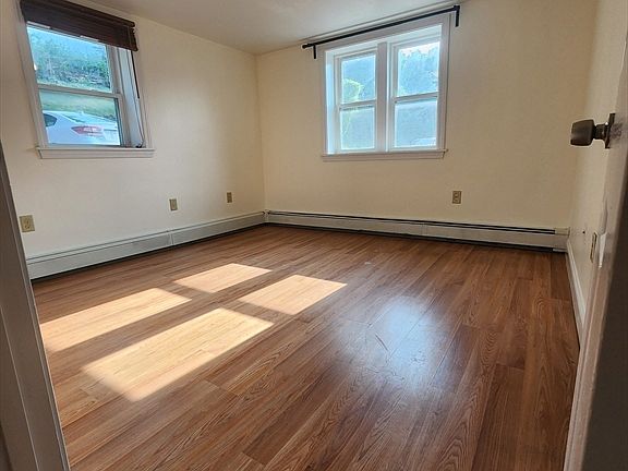 5th image of 20 Miller St Unit 2