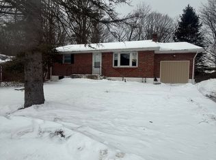 137 Harvest Ln, Pocono Summit, PA 18346