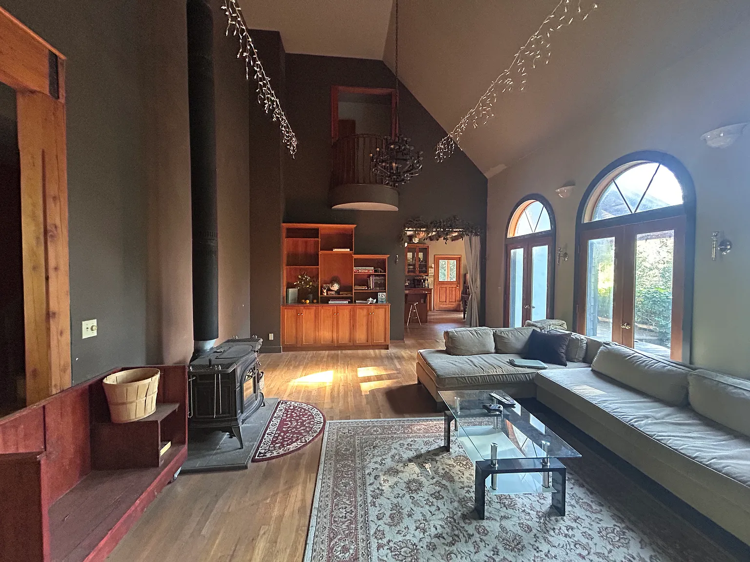 4 bed, 2.5 bath, 4200 sqft, $695 — Photo 3