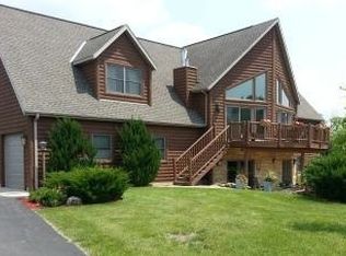 221 Stonehenge Dr, Mankato, MN 56001